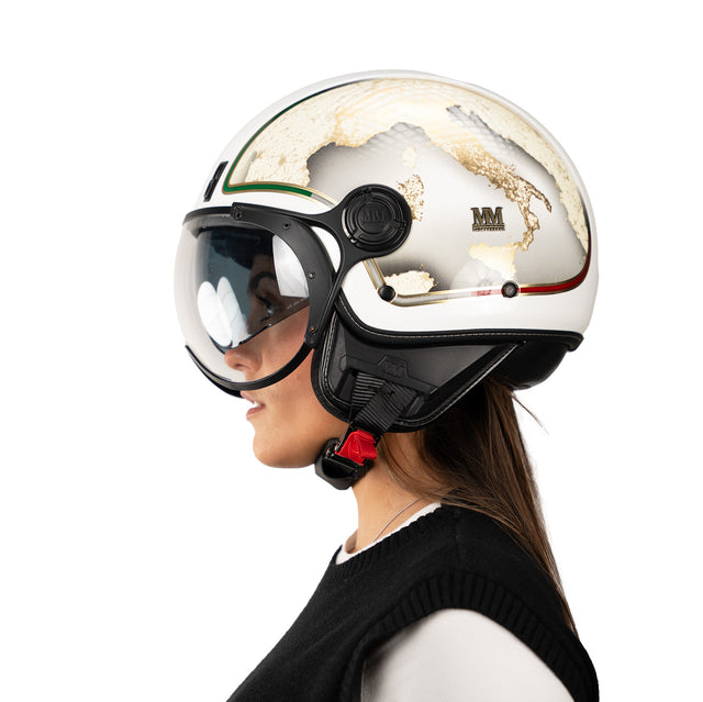 Casco jet Italia Bianco Orizzonte: elegancia luminosa e identidad italiana
