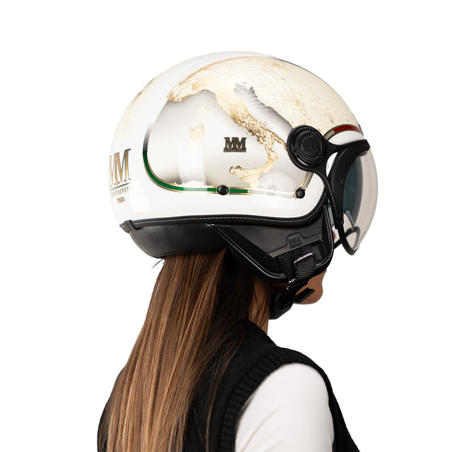 Casco jet Italia Bianco Orizzonte: elegancia luminosa e identidad italiana

