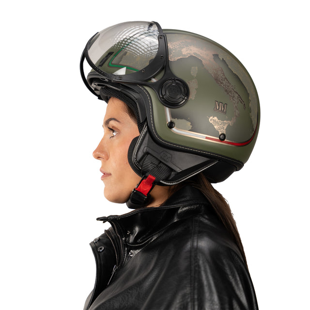 Casco jet Verde Avanguardia: acabados bronce, identidad italiana, carácter militar
