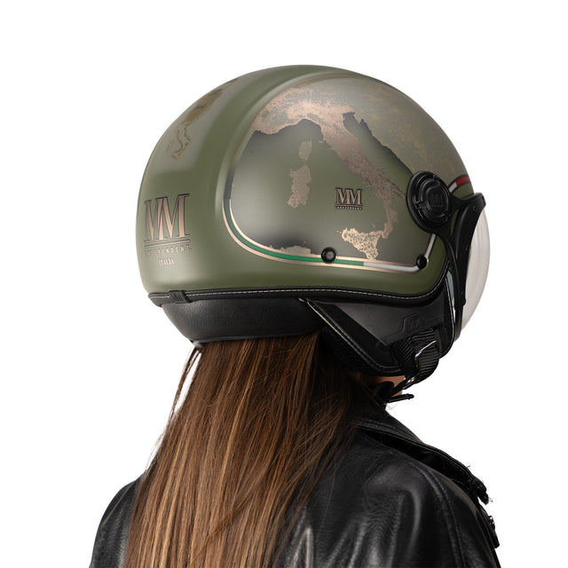 Casco jet Verde Avanguardia: acabados bronce, identidad italiana, carácter militar
